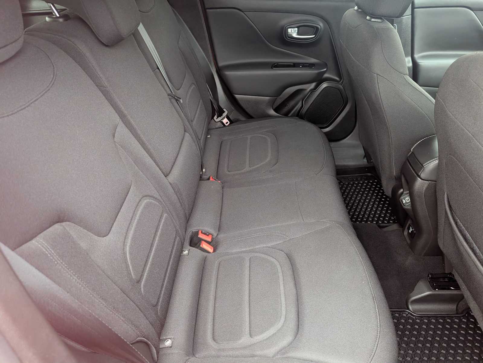 2022 Jeep Renegade Latitude - Photo 28