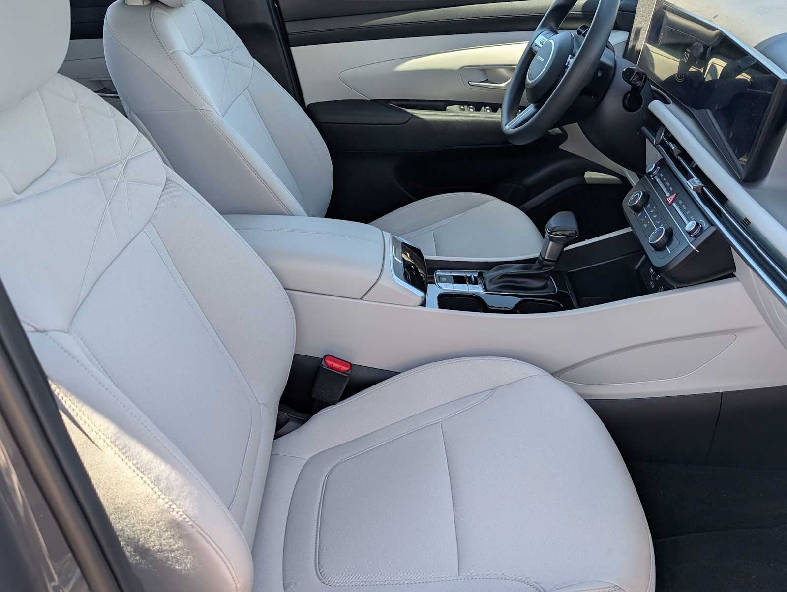 2025 Hyundai Tucson SE - Photo 28