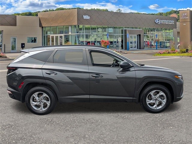 2022 Hyundai Tucson SEL photo 2