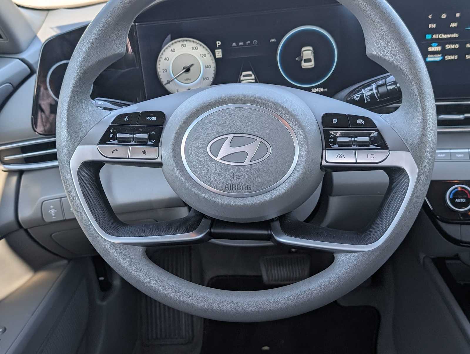 2024 Hyundai Elantra SEL - Photo 17