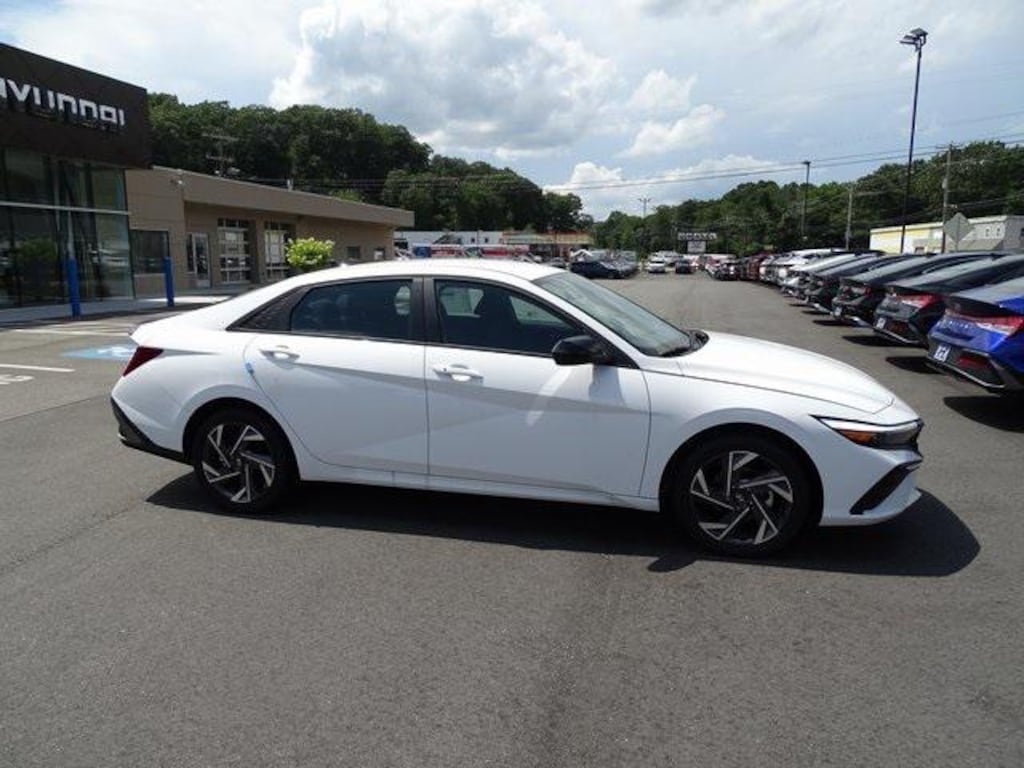 New 2025 Hyundai Elantra Hybrid SEL Sport Sedan