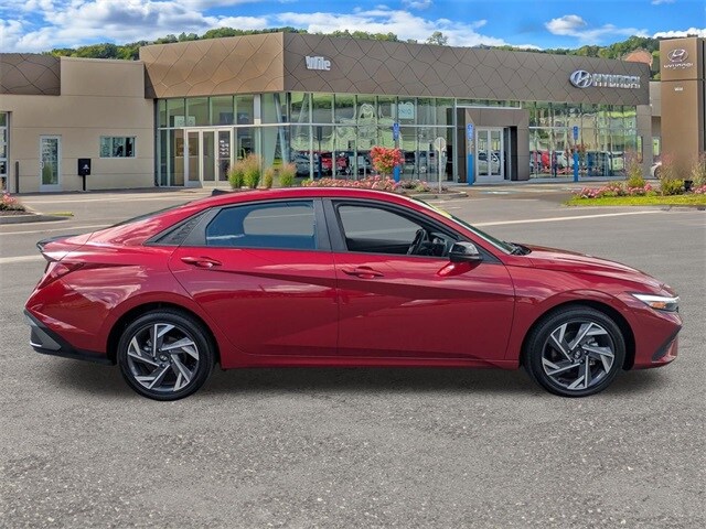 2025 Hyundai Elantra Hybrid SEL Sport photo 2