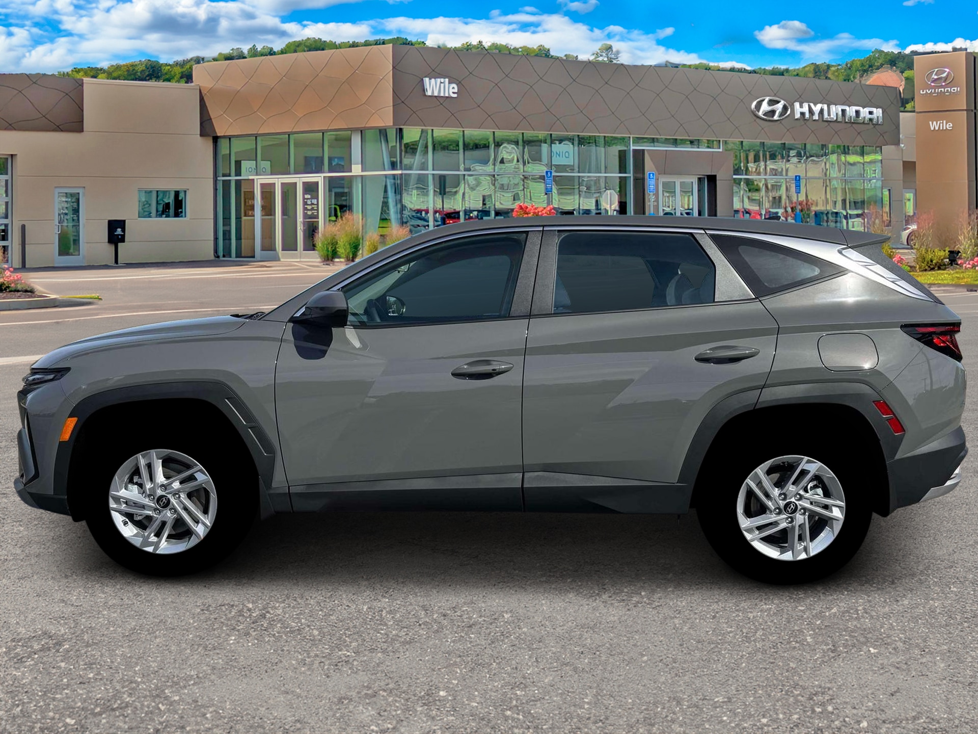 View vehicle photo 3