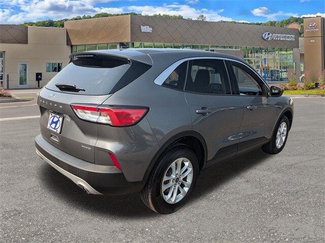2022 Ford Escape SE photo 3