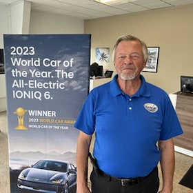 Staff member Stephen Cronin from ID_5e1210d55793