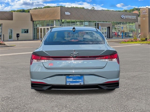 2021 Hyundai Elantra SEL photo 4