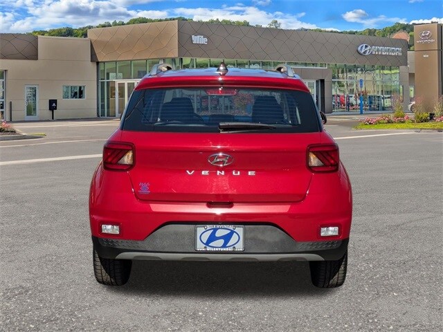 2022 Hyundai Venue SEL Limited photo 3