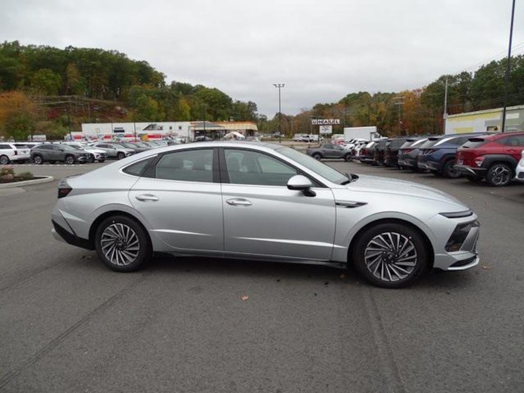 New 2026 Hyundai Sonata Hybrid SEL Sedan