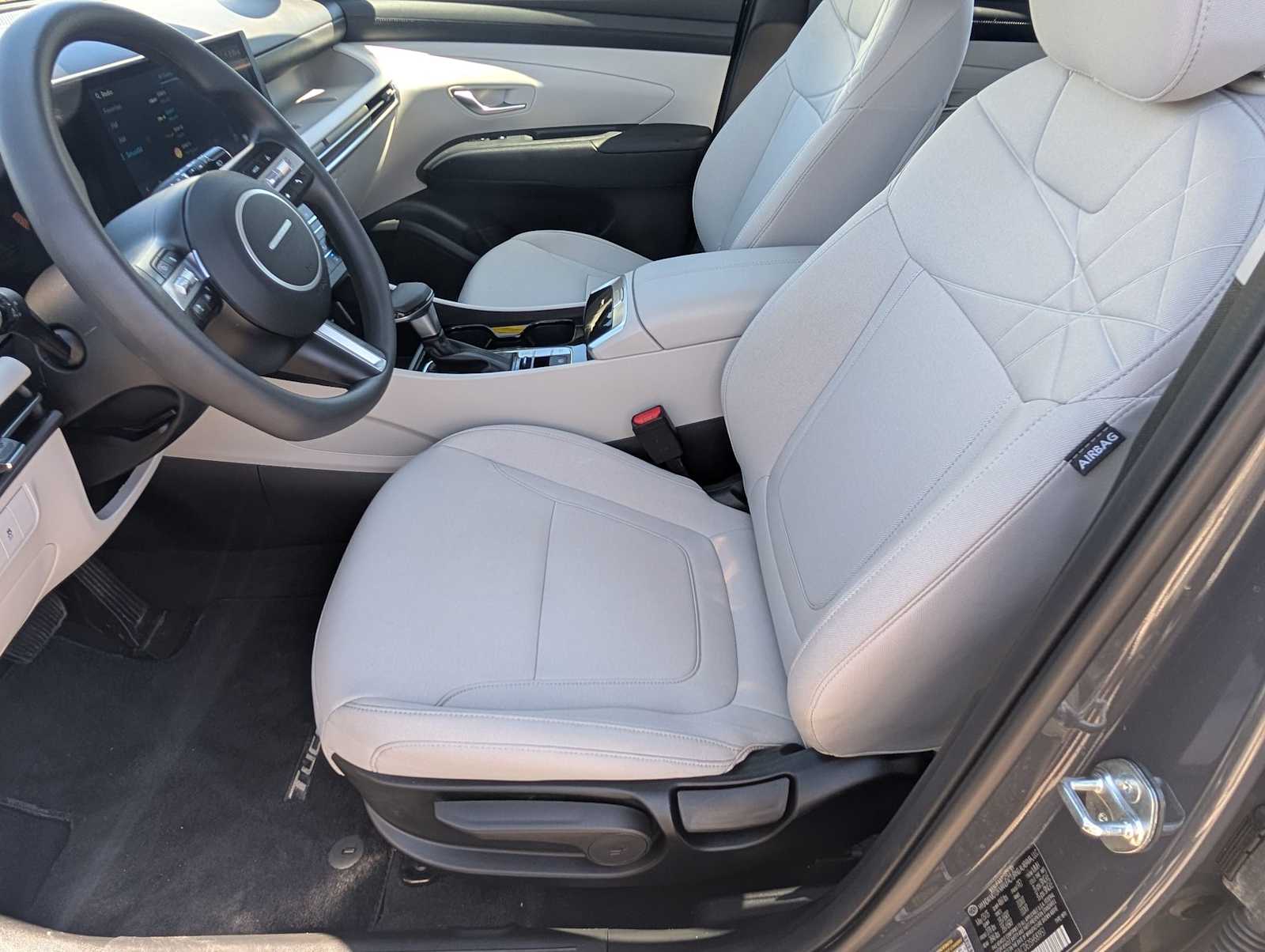 2025 Hyundai Tucson SE - Photo 13