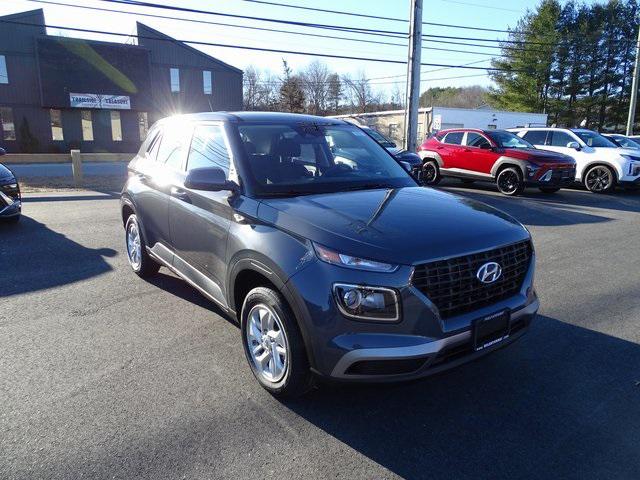 2026 Hyundai Venue SE's photo