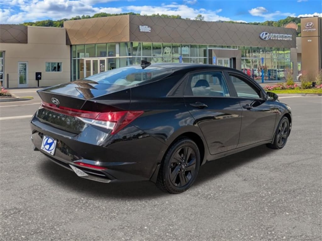 Used 2022 Hyundai Elantra SEL Sedan