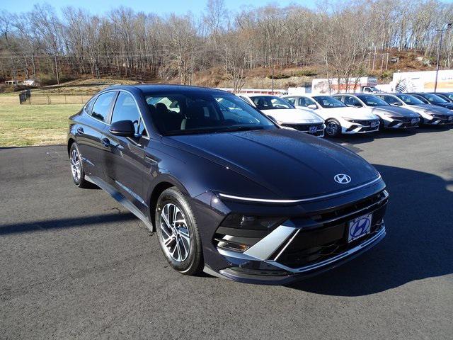2026 Hyundai Sonata Hybrid Blue's photo