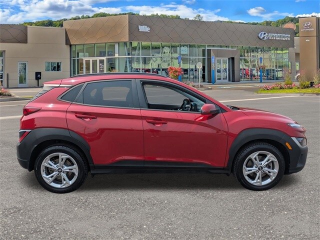 2022 Hyundai Kona SEL photo 2