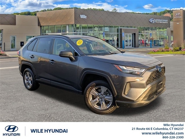 2023 Toyota RAV4 LE's photo