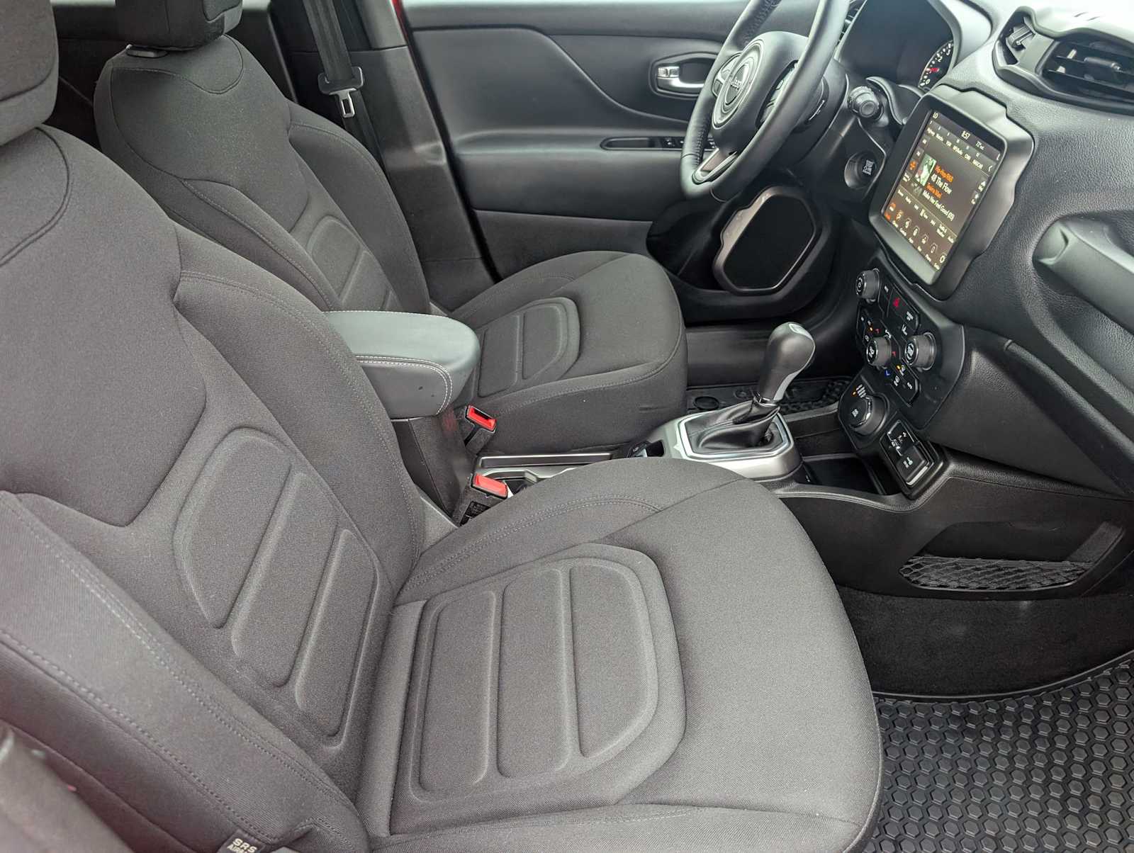 2022 Jeep Renegade Latitude - Photo 29