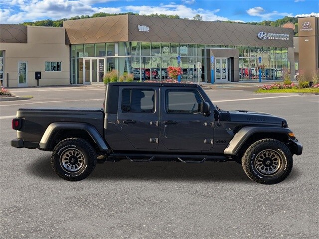 2021 Jeep Gladiator Willys photo 2