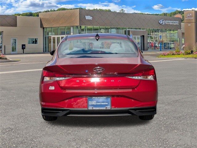 2023 Hyundai Elantra SEL photo 2