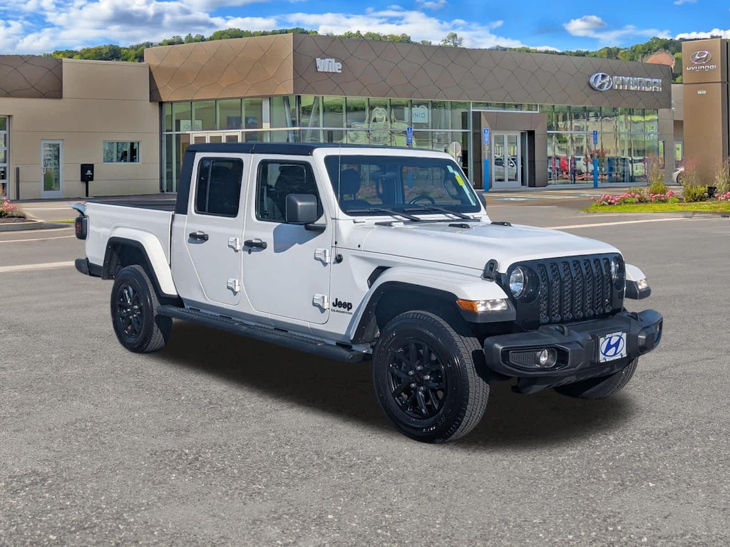 Used 2022 Jeep Gladiator Altitude 4x4 Truck