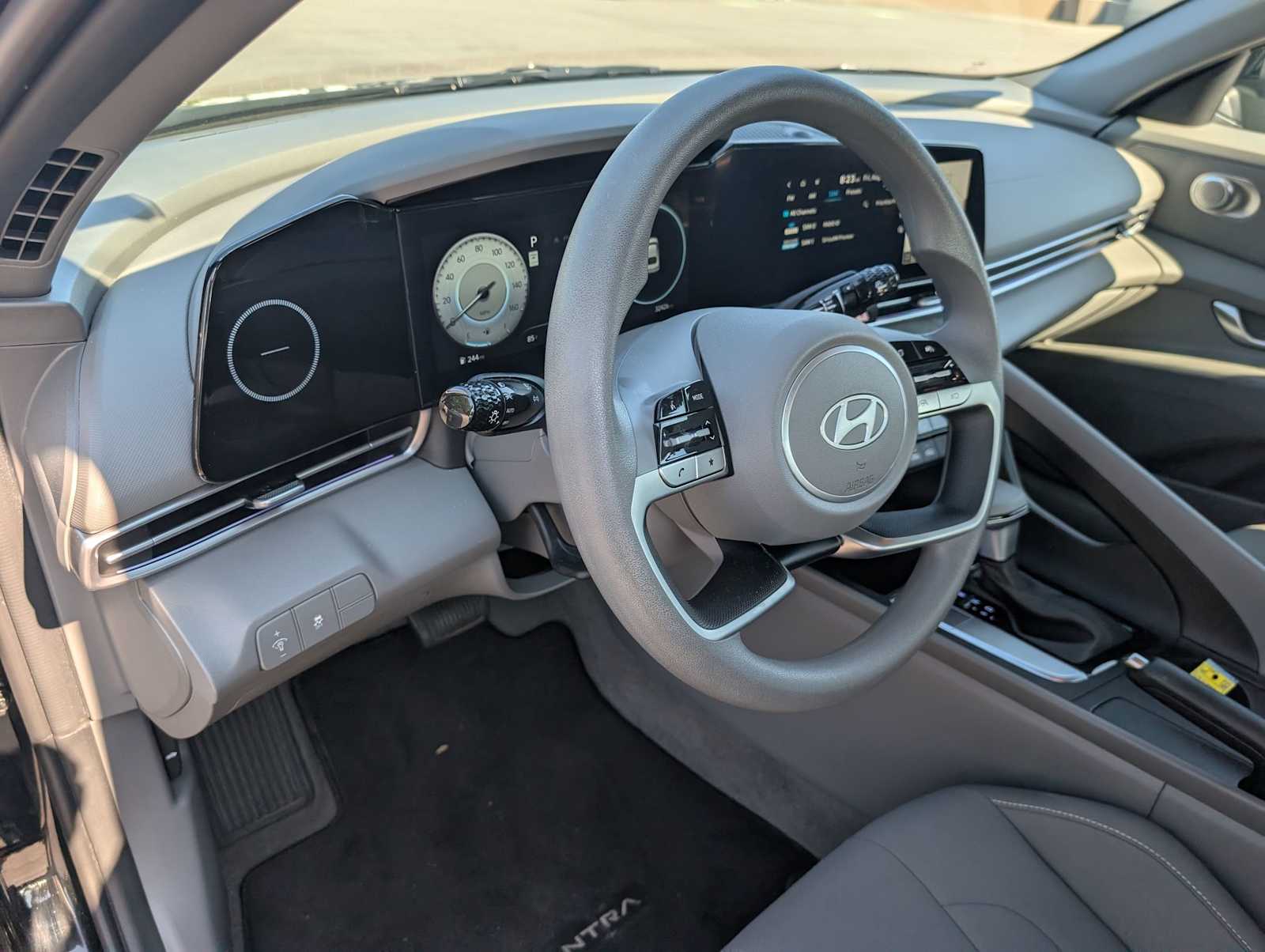 2024 Hyundai Elantra SEL - Photo 12