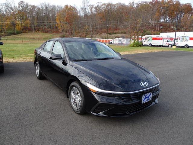 2026 Hyundai Elantra SE's photo