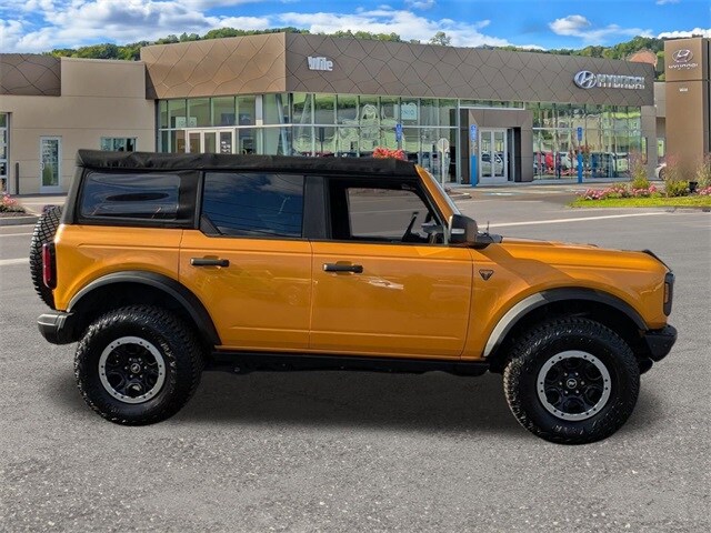 2022 Ford Bronco Badlands photo 2