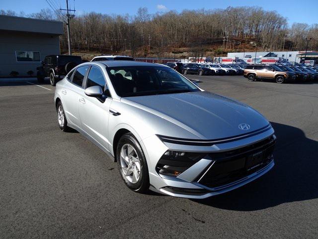 2026 Hyundai Sonata SE's photo