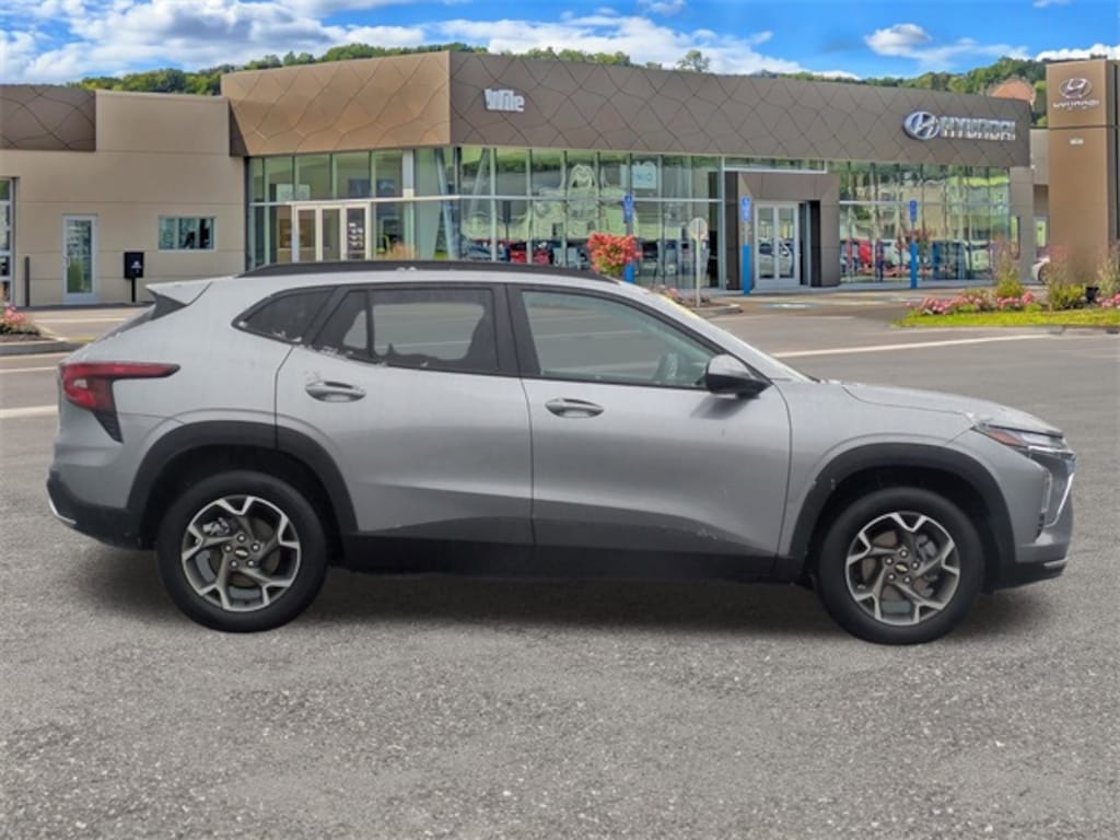 Certified 2025 Chevrolet Trax LT SUV