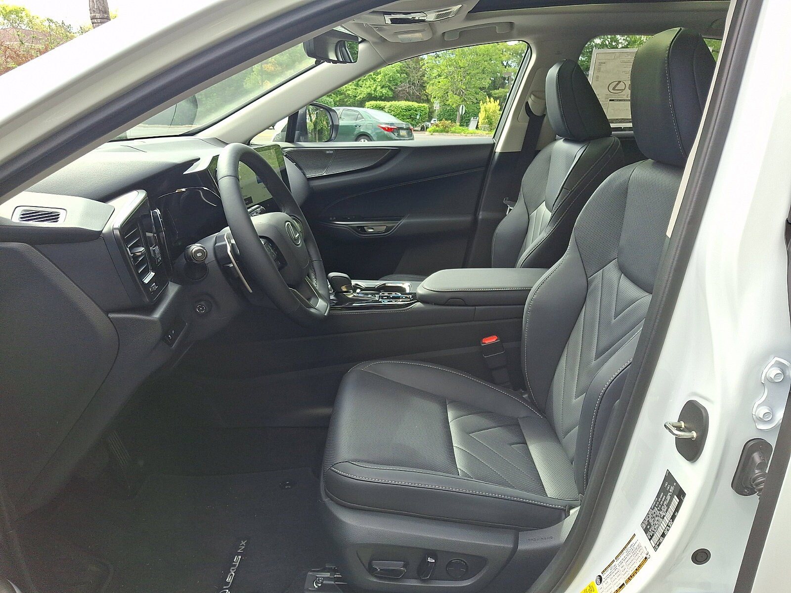 2026 Lexus NX 450h+ Luxury - Photo 8