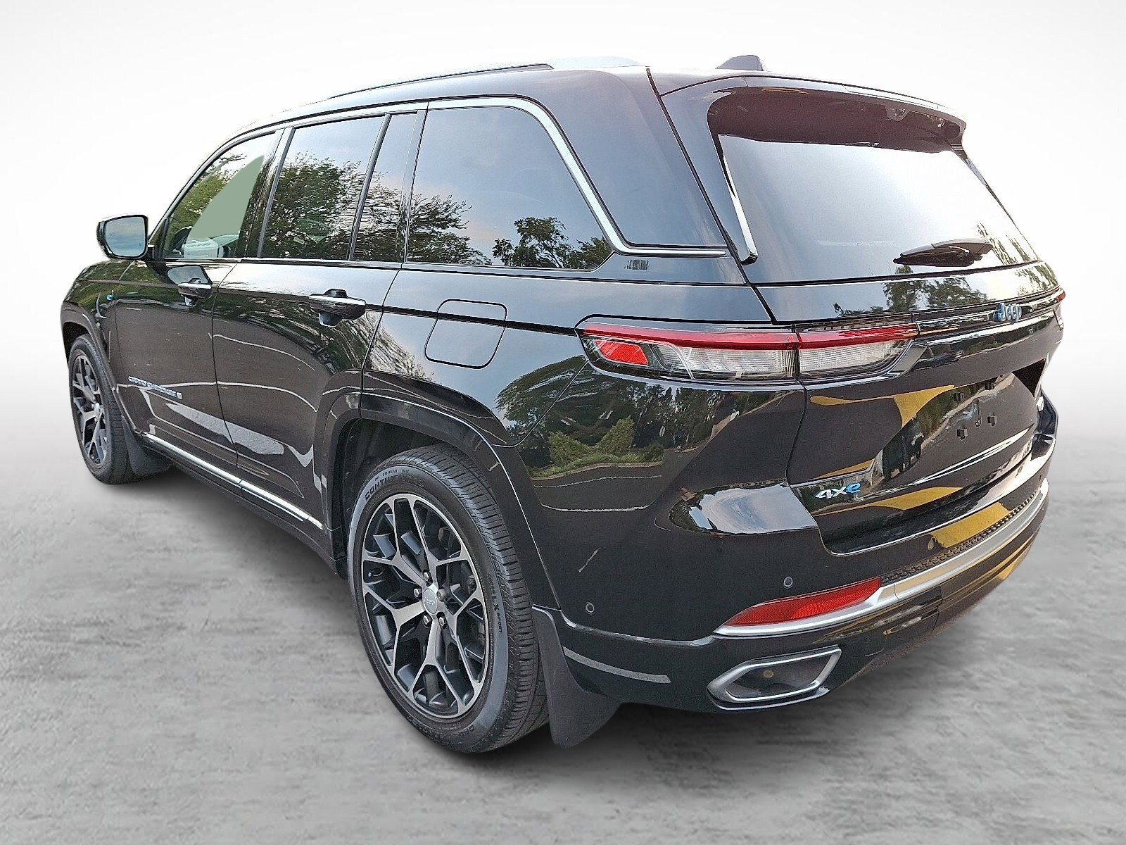 2022 Jeep Cherokee Summit 4xe photo 4