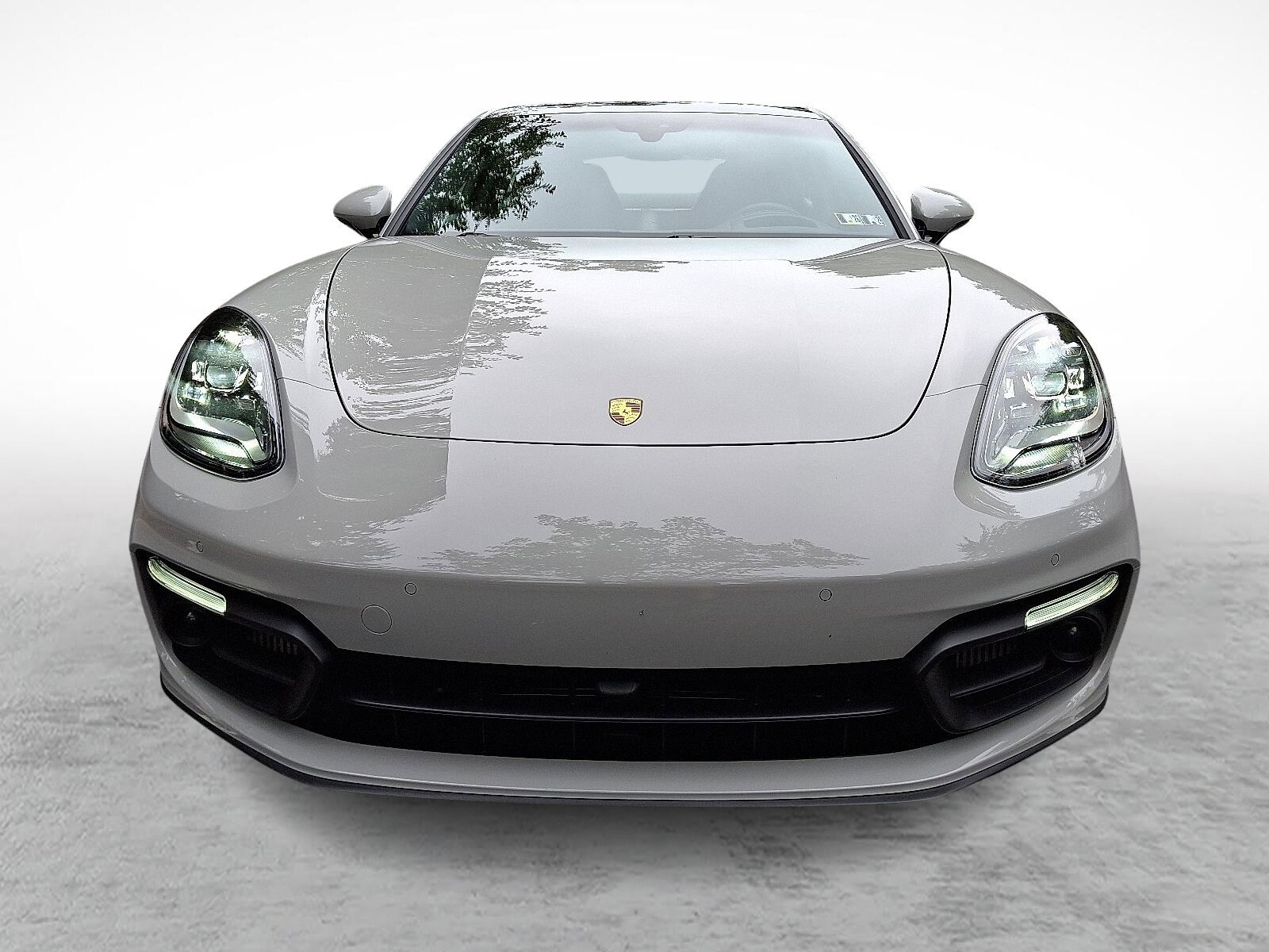 2023 Porsche Panamera 4 Platinum photo 2