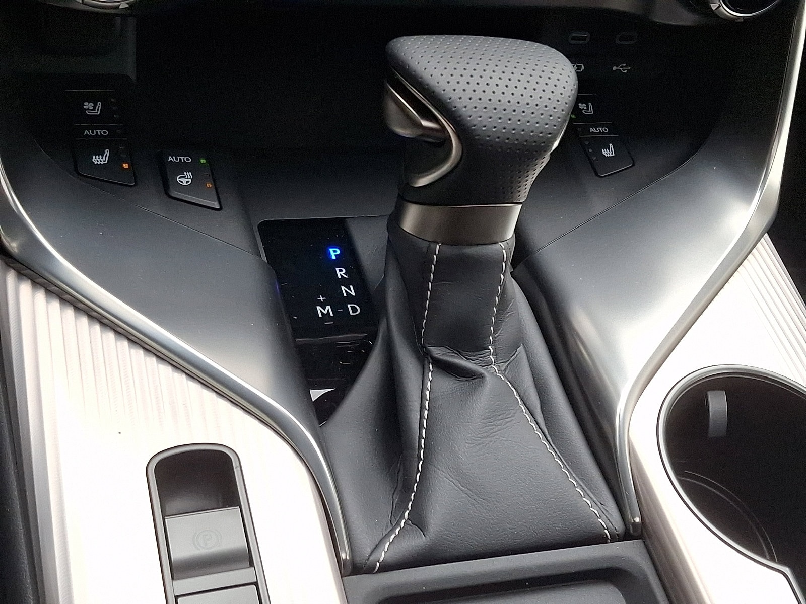 2026 Lexus LX 600 F-Sport - Photo 9