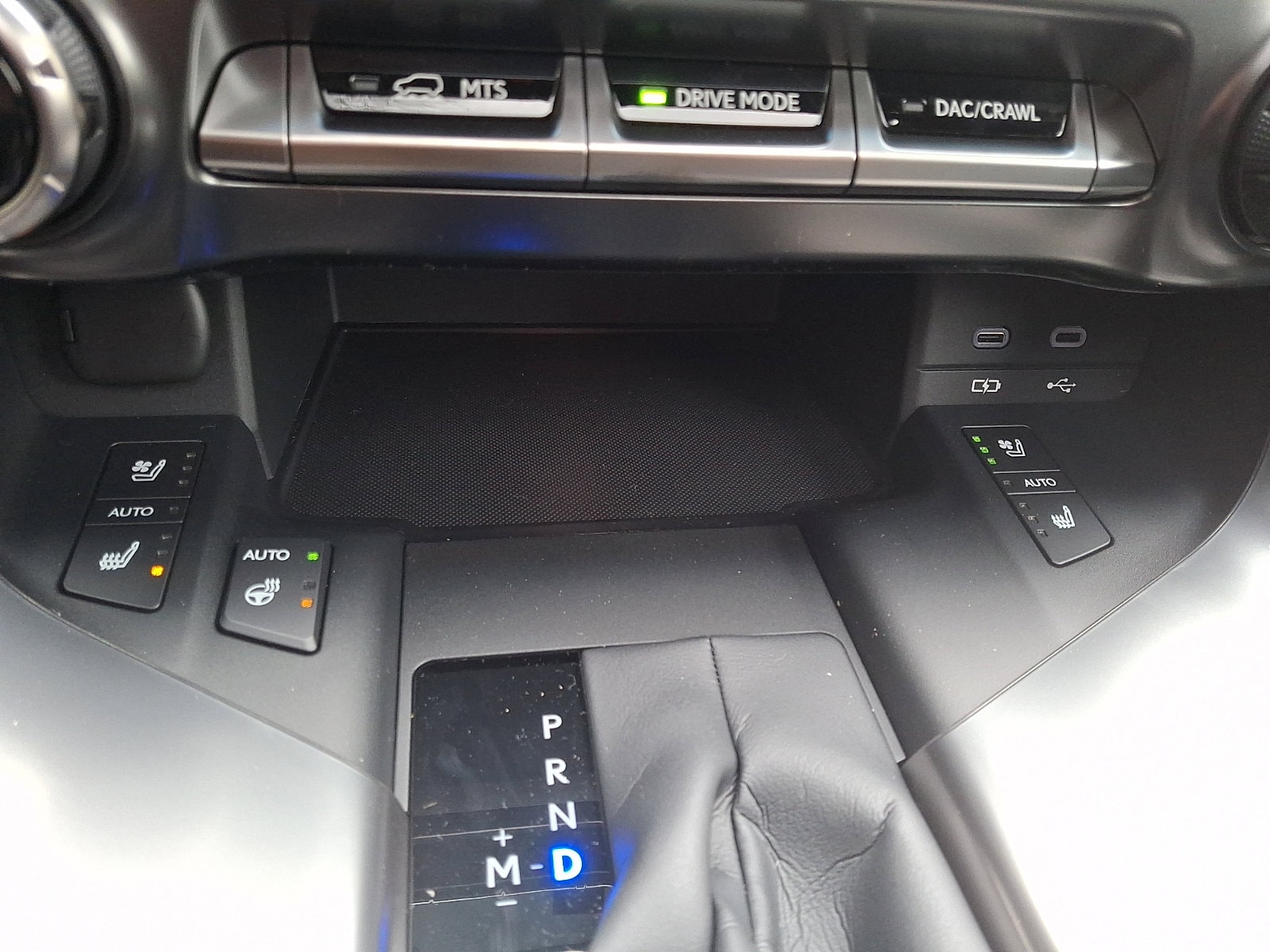2026 Lexus LX 600 F-Sport - Photo 13
