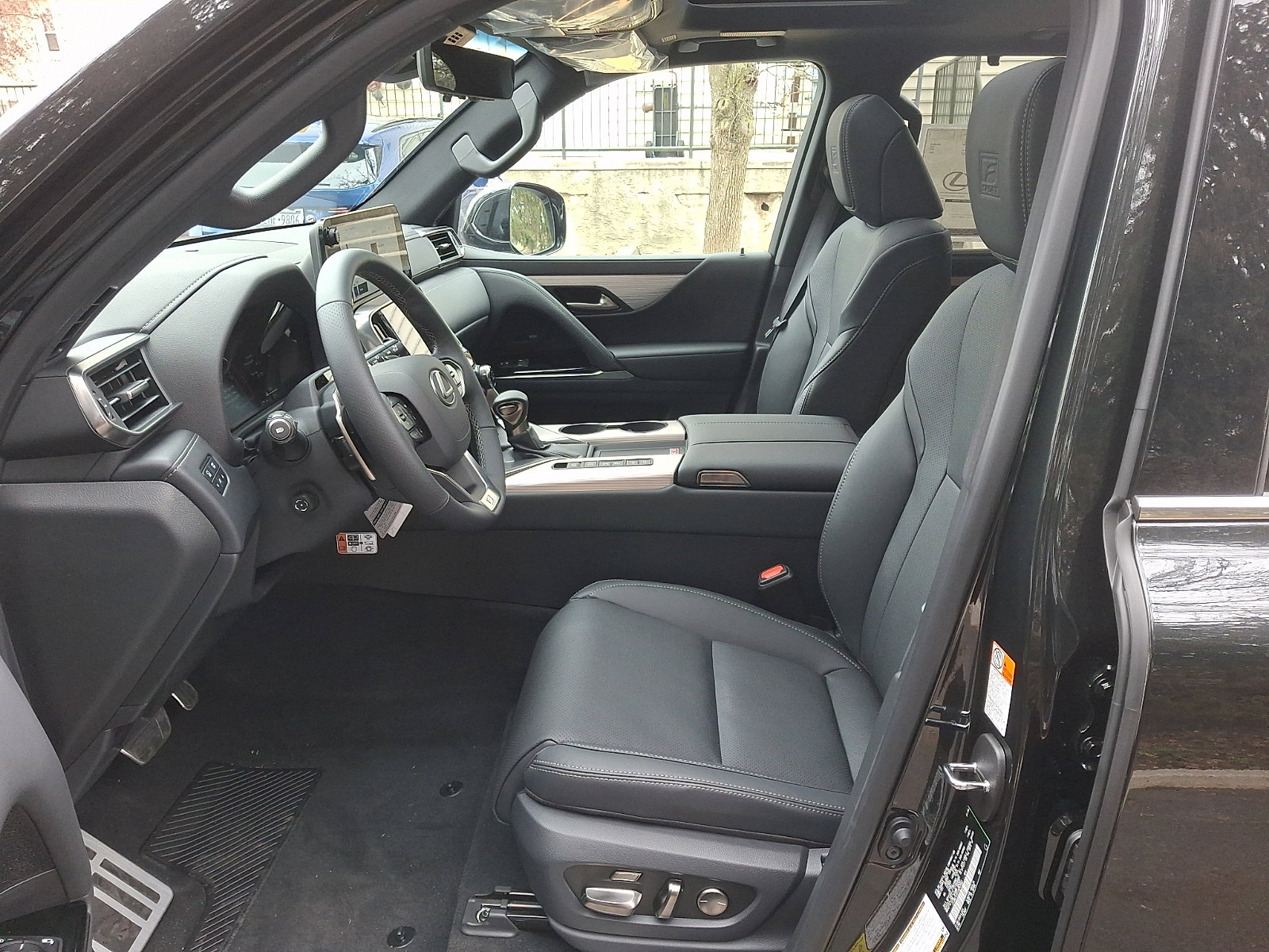 2026 Lexus LX 600 F-Sport - Photo 7
