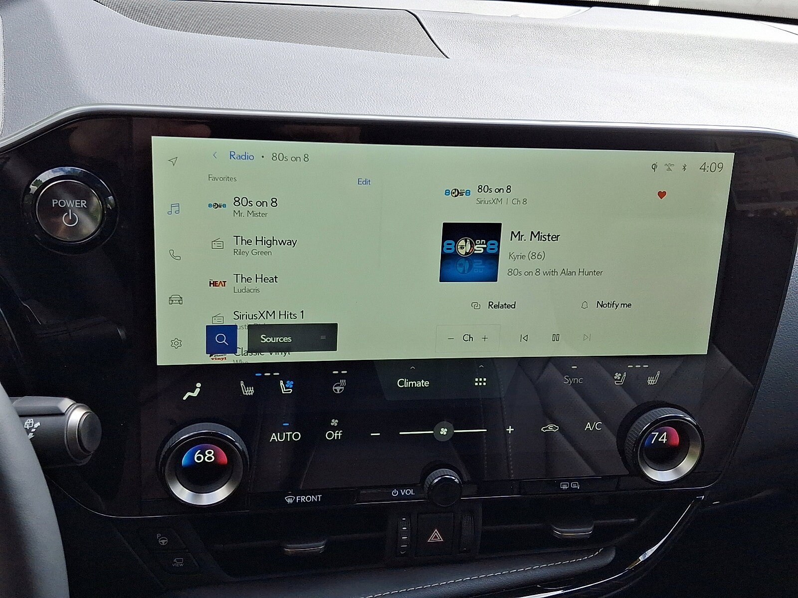 2026 Lexus NX 450h+ Luxury - Photo 11