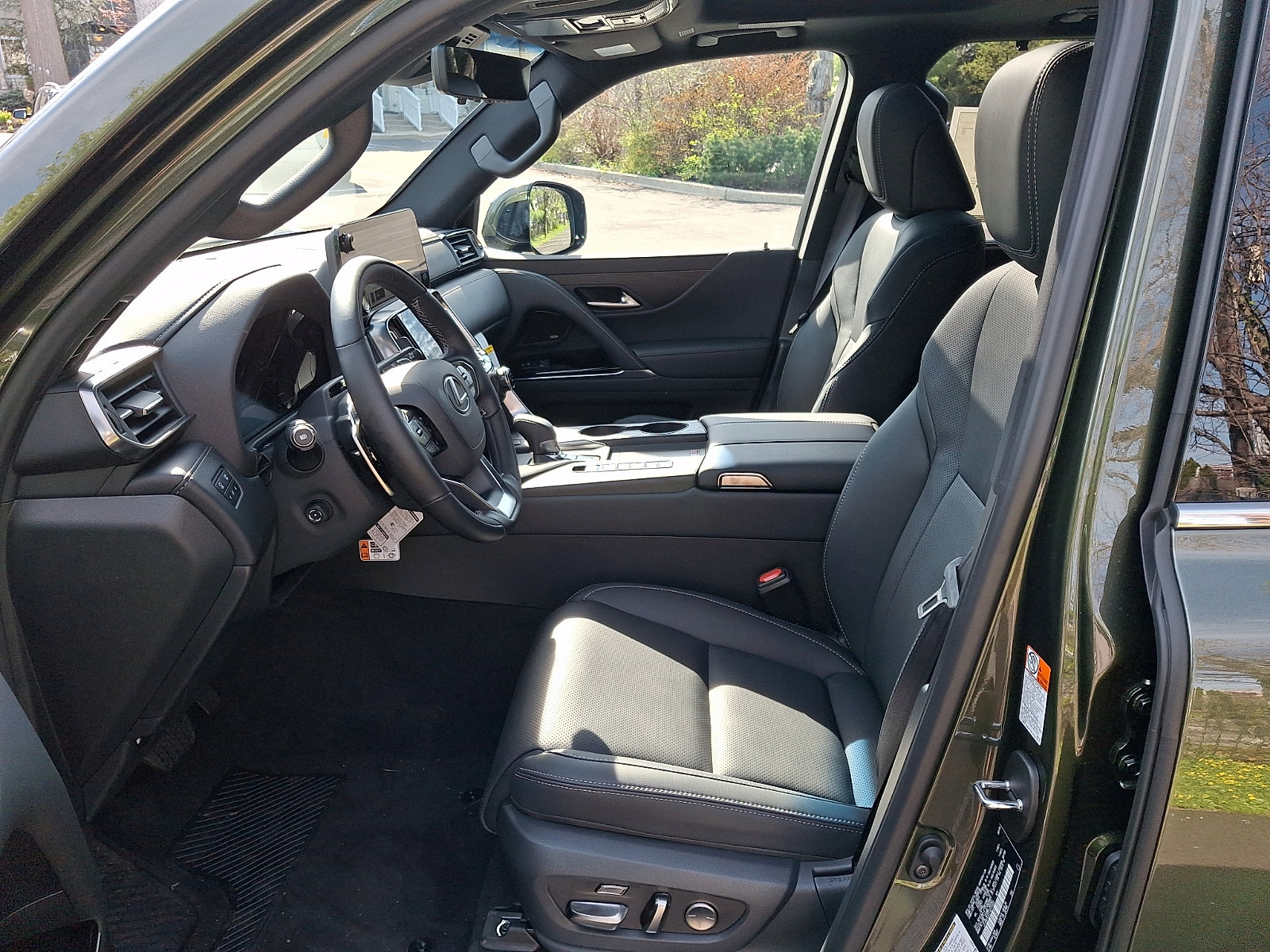 2026 Lexus LX 700h Luxury - Photo 9