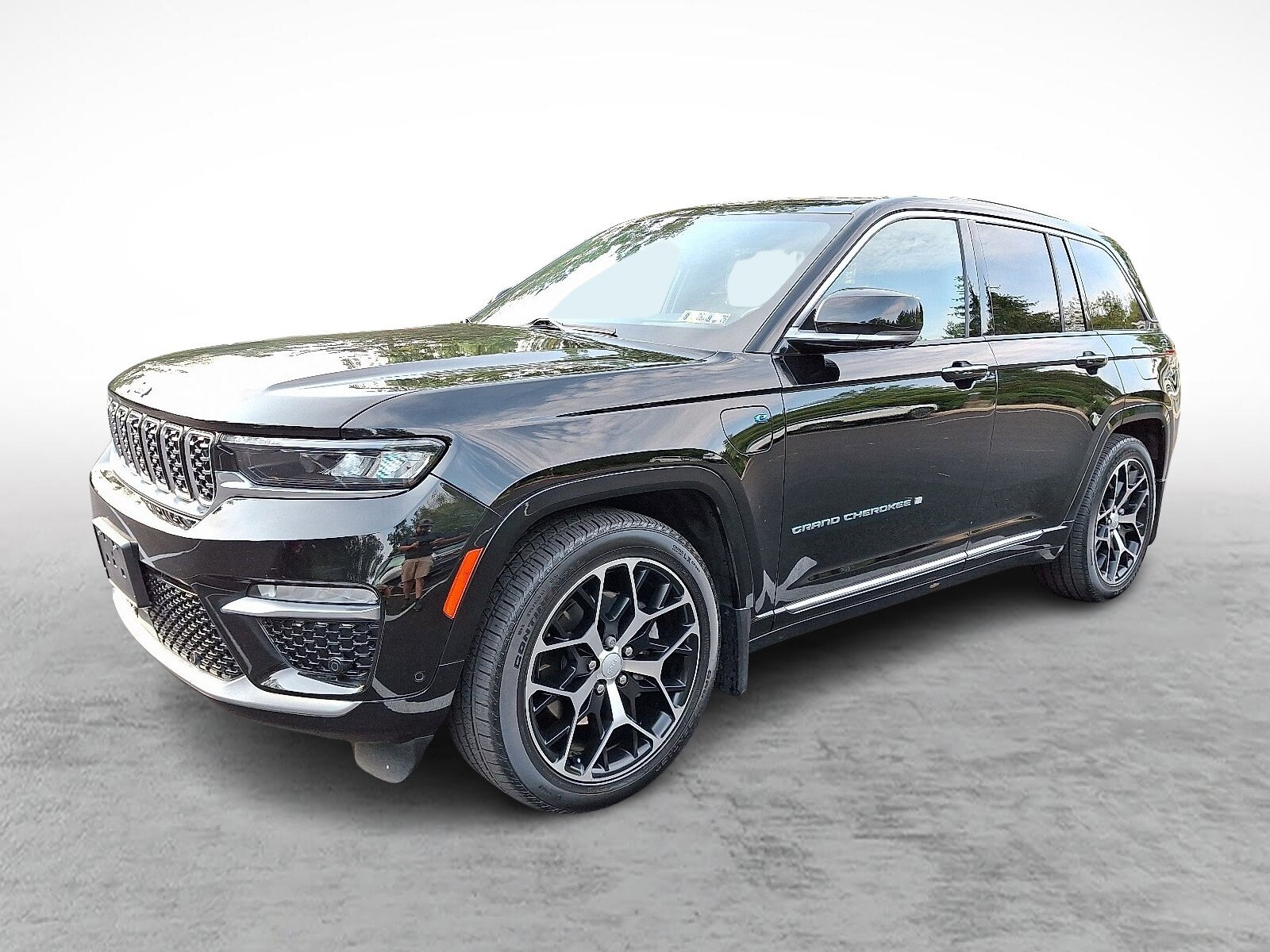 2022 Jeep Cherokee Summit 4xe photo 3