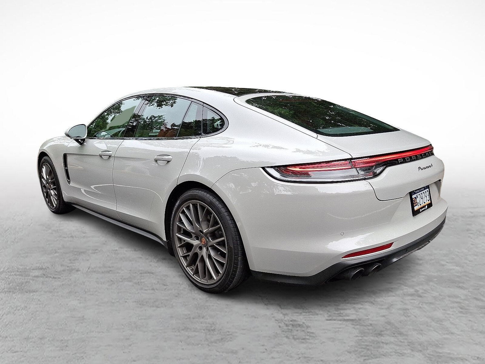 2023 Porsche Panamera 4 Platinum photo 4