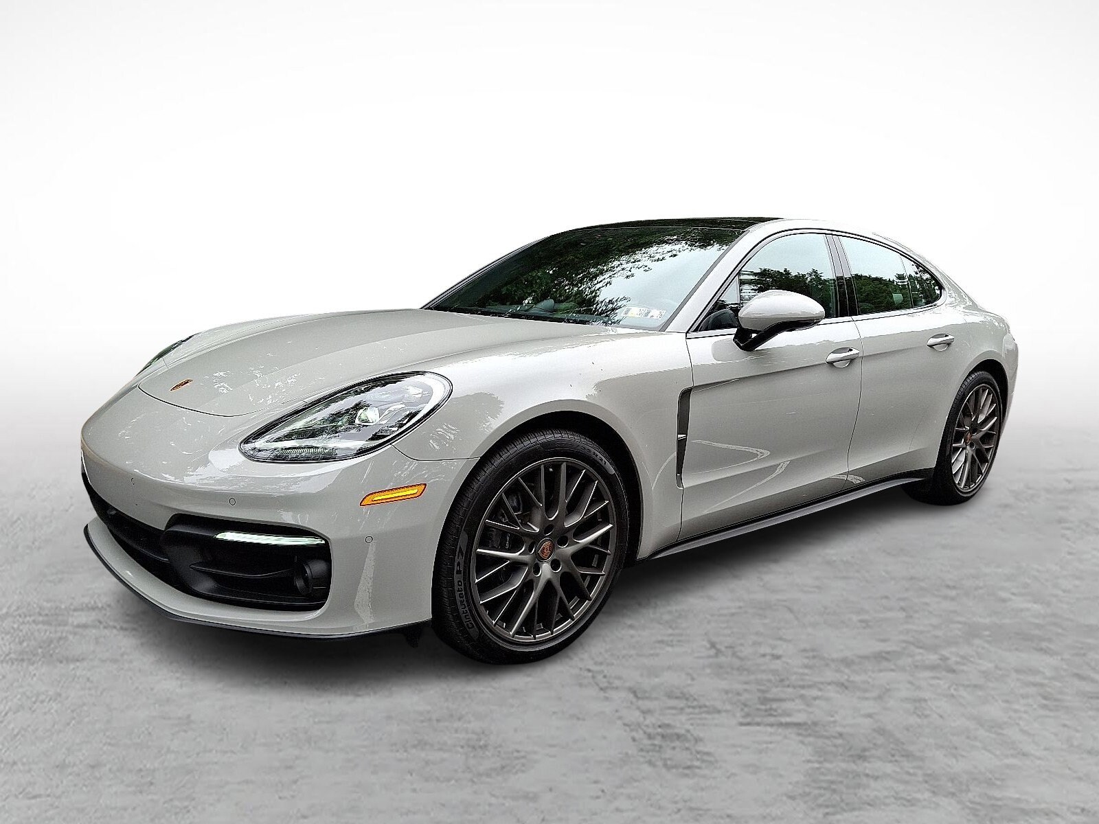 2023 Porsche Panamera 4 Platinum photo 3