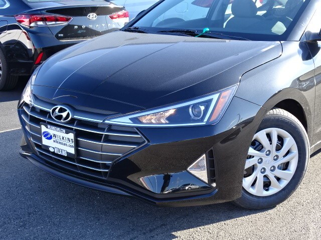 2020 Hyundai Elantra SE photo 2