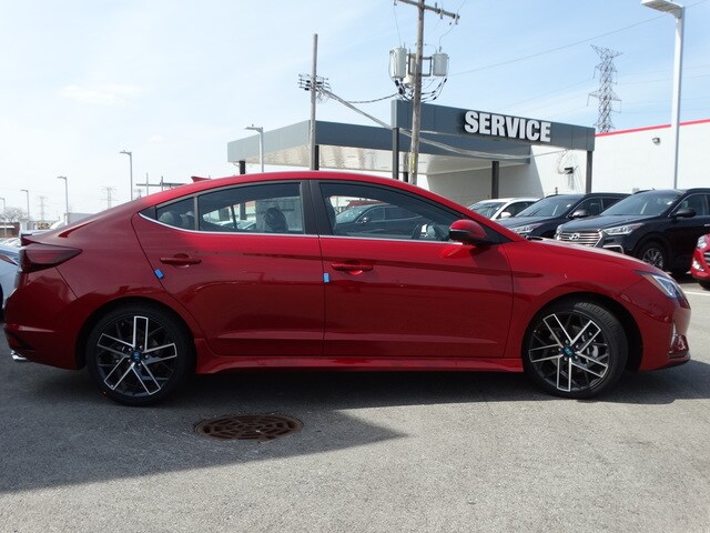 2019 Hyundai Elantra Sport photo 4