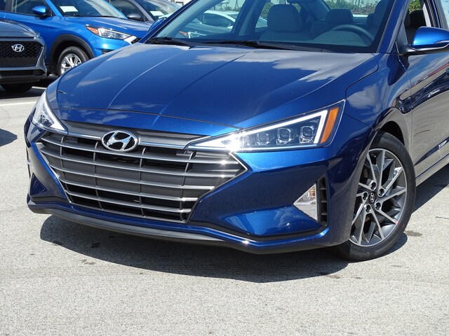 2020 Hyundai Elantra Limited photo 2