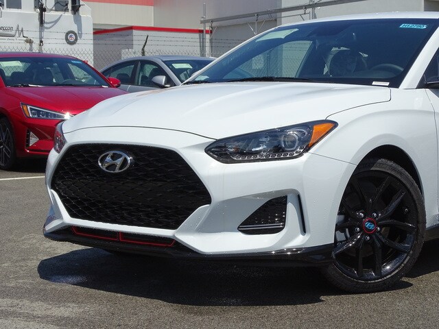 2020 Hyundai Veloster Turbo R-Spec photo 2