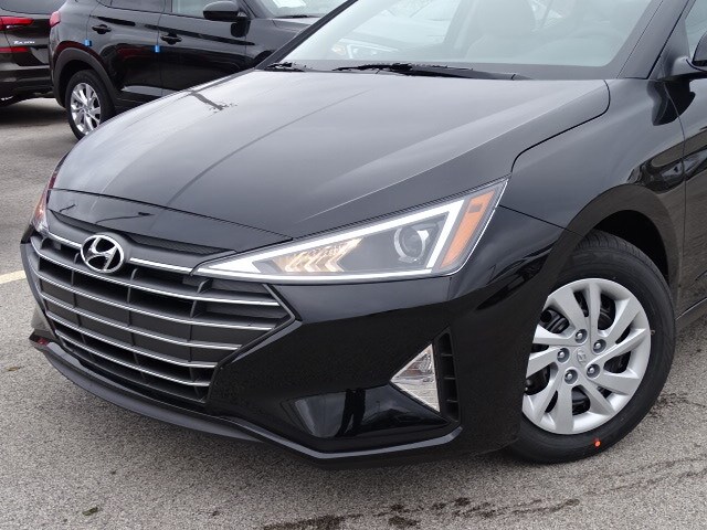 2020 Hyundai Elantra SE photo 2