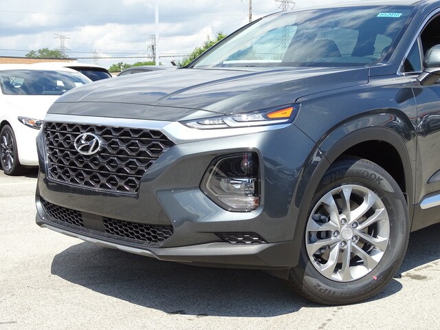 2020 Hyundai Santa Fe SE photo 2