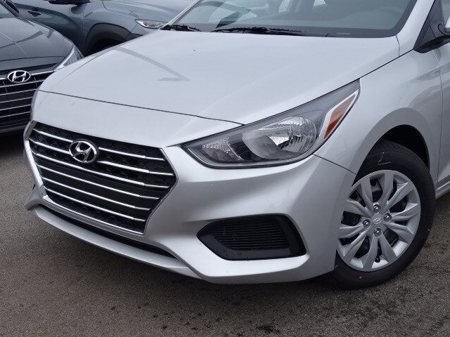 2020 Hyundai Accent SE photo 2