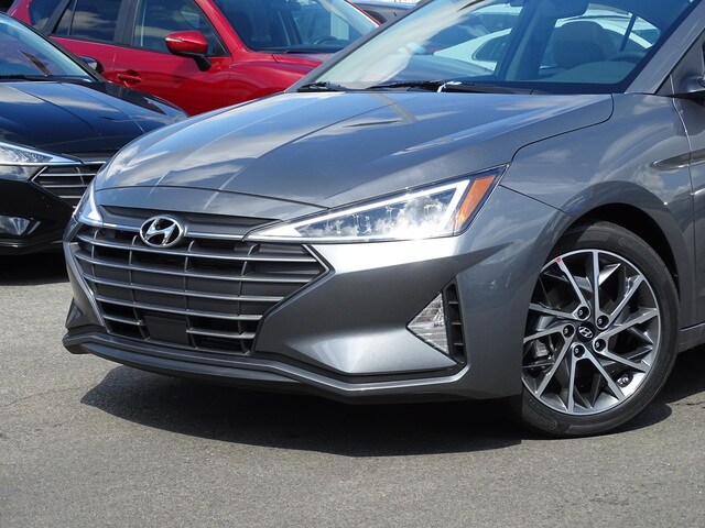2020 Hyundai Elantra Limited photo 2