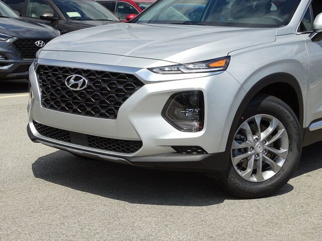 2019 Hyundai Santa Fe SE photo 2