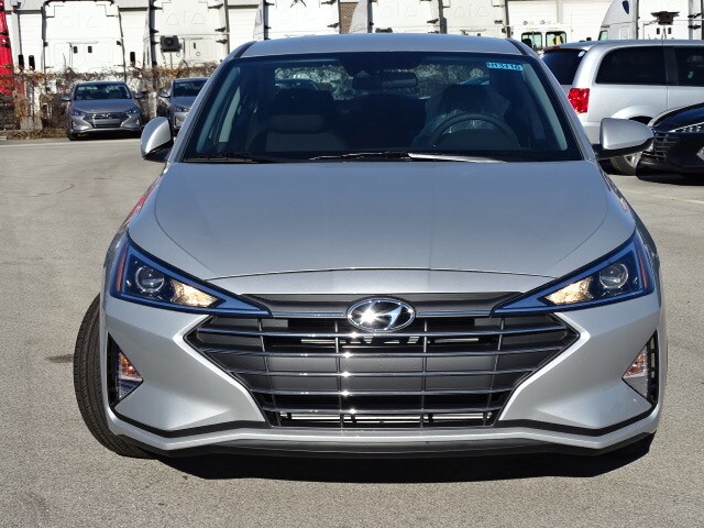 2020 Hyundai Elantra SEL photo 3
