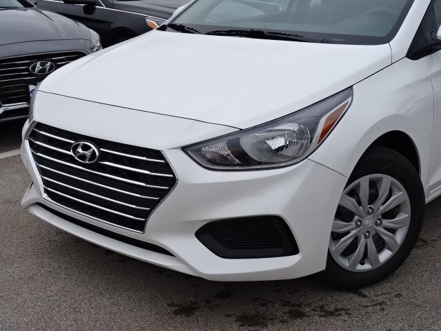 2020 Hyundai Accent SE photo 2