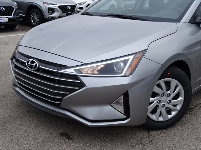 2020 Hyundai Elantra SE photo 2